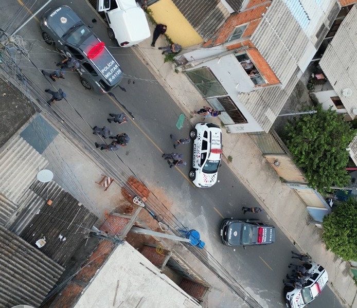 Suspeito é baleado em perseguição que acaba em troca de tiros