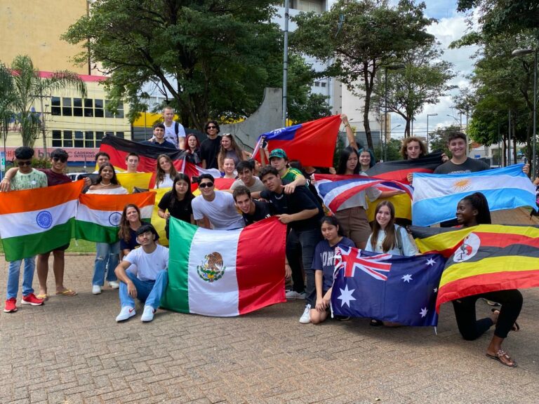 Prefeitura de Araçatuba recebe grupo de intercâmbio de 11 países do Rotary International