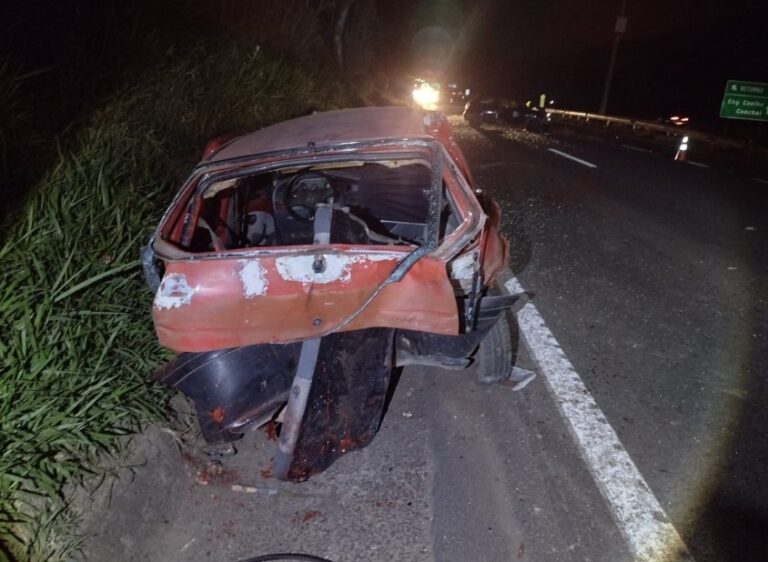 Criança de dois anos é lançada para fora de veículo em acidente na Rodovia Zeferino Vaz