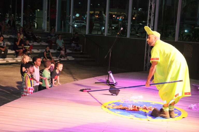 De Santos para o mundo: Artista circense vai representar a cidade em evento internacional