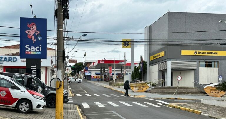 Agência bancária é isolada novamente após encontro de artefato explosivo