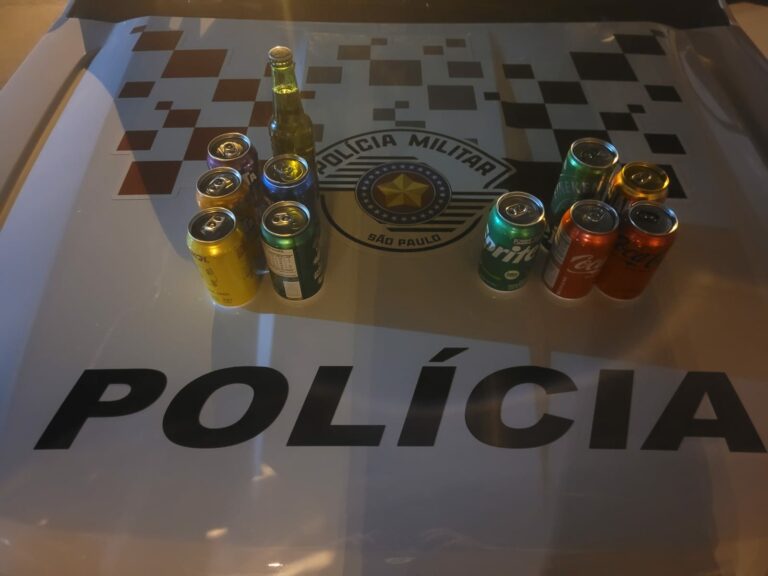 Suspeito por furto se esconde em quiosque, mas é pego pela PM