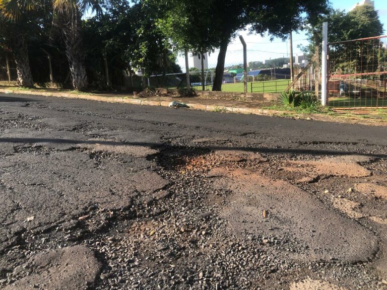 Botafogo SA ainda não iniciou obras para recapear asfalto no entorno da escolinha anexa ao Santa Cruz