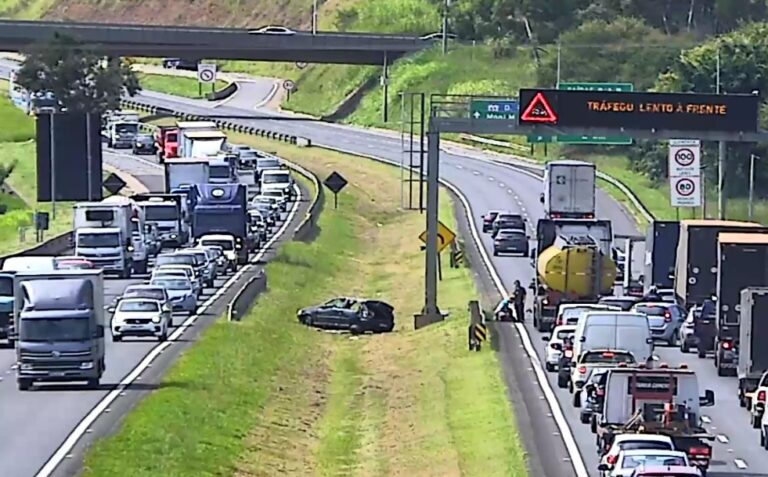 Homem morre em capotamento na rodovia Magalhães Teixeira