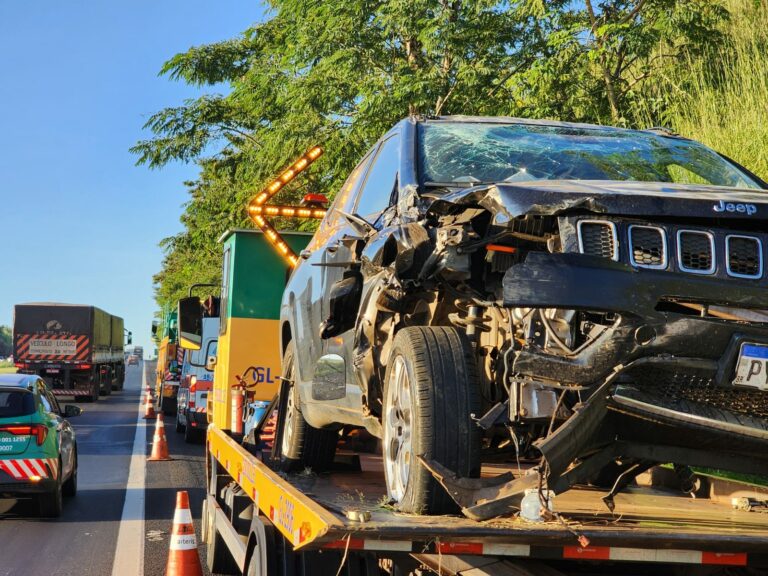 Em colisão traseira na avenida Anhanguera, SUV atinge caminhão carregado com 59 mil litros de álcool
