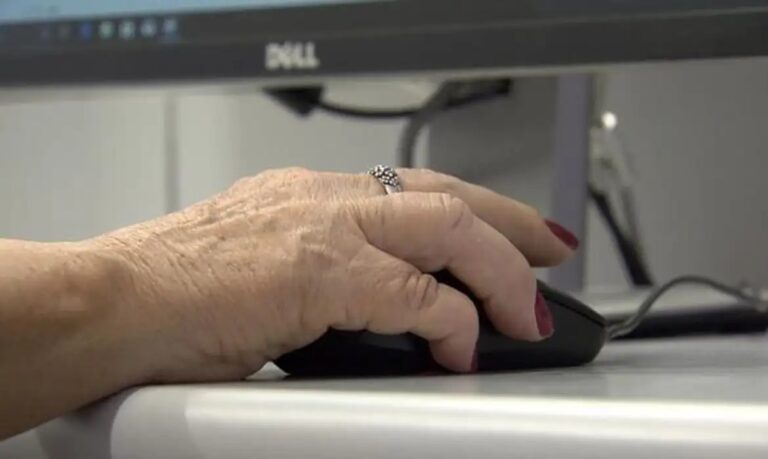 Guaratinguetá abre curso de iniciação à informática para idosos