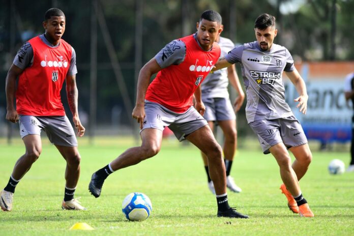 Após estreia quase perfeita, Joílson projeta duelo da Ponte Preta contra Goiás: 'Concorrente direto'. Foto: Marcos Ribolli/PontePress.