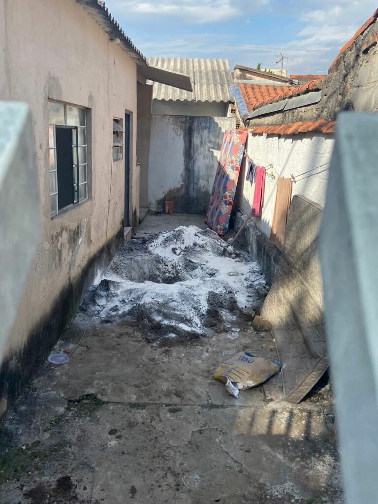 Corpo de mulher é encontrado enterrado em quintal no interior de SP