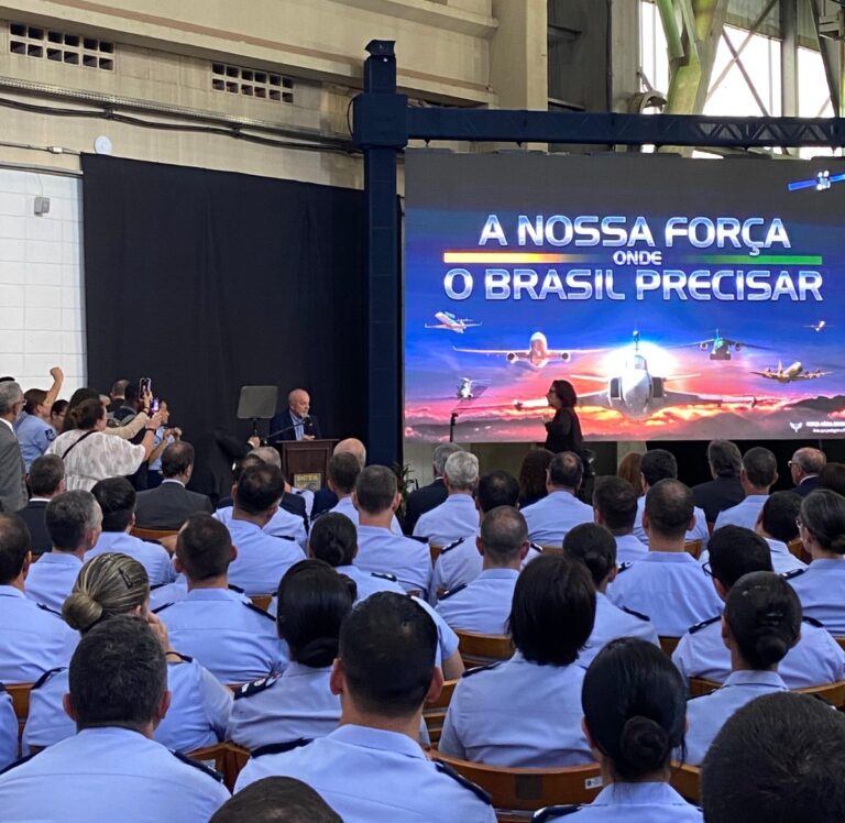 Presidente fala sobre da indústria de defesa em visita ao ITA