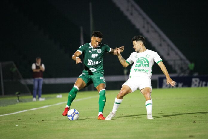 No duelo contra o ex-clube, Claudinei leva a pior e Guarani perde em casa da Chapecoense. Foto: Raphael Silvestre/GuaraniFC