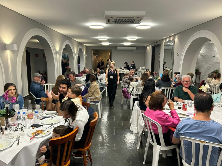 Noite da pizza arrecada verba para ‘Projeto Menina Mãe’ que dá suporte à adolescentes grávidas