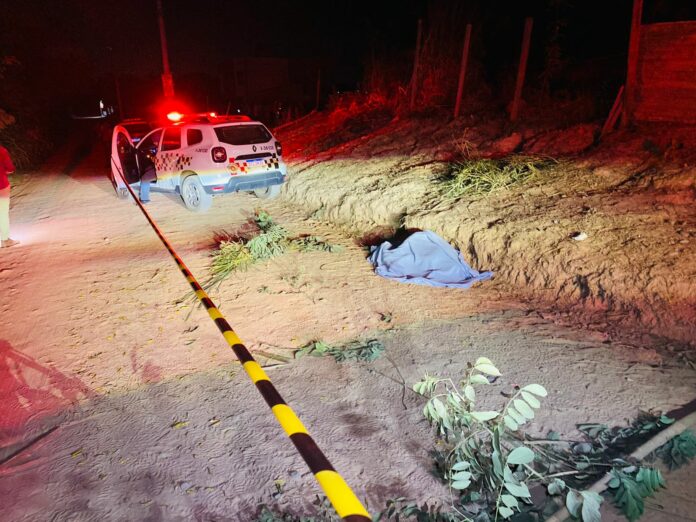 Mulher morre esfaqueada após briga de vizinhos e outra fica ferida