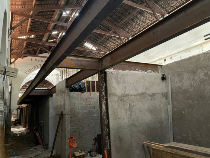 Prédio centenário passa por obras de revitalização e a previsão é que local totalmente restaurado seja entregue até o final do ano.