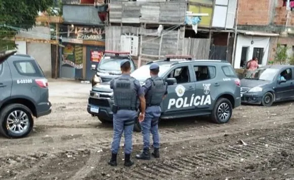 Mais corpos são encontrados em ‘cemitério clandestino’ do crime em Guarujá; buscas por PM Luca seguem