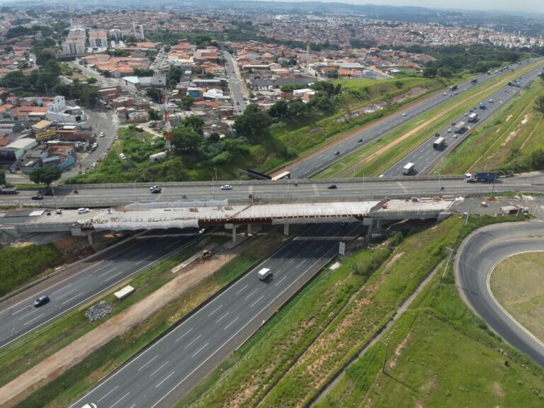 Ação da Emdec integra obras do novo viaduto sobre a rodovia dos Bandeirantes.