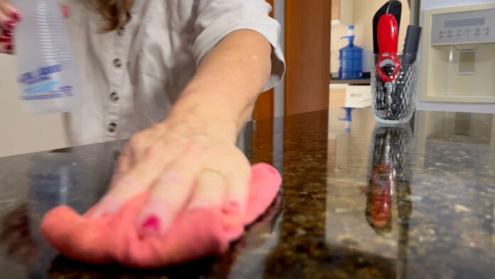 Apesar da regulamentação, muitas empregadas domésticas ainda desconhecem os direitos que estão garantidos por lei.