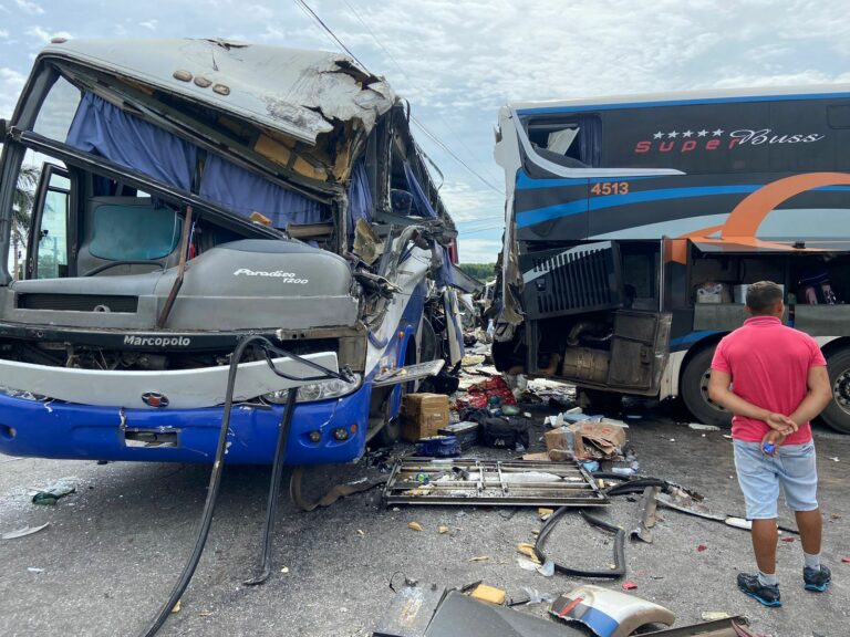Ônibus invade posto de gasolina e causa acidente grave na Anhanguera
