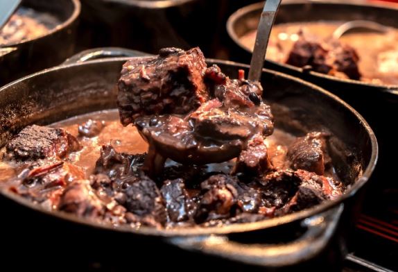 Hotel de Santos traz opção de almoço neste sábado: feijoada