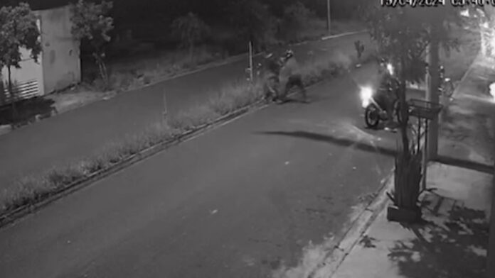 Vítima foi abordada por crimininoso quando seguia para o trabalho no Parque Orestes Ongaro em Hortolândia.