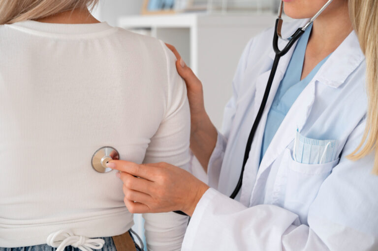 Escola do interior paulista suspende aulas após confirmação de caso de meningite em estudante