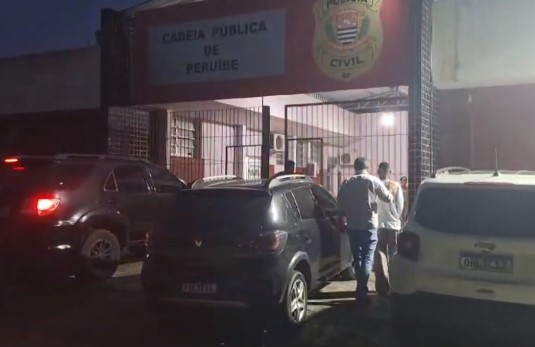 Homem ligado a morte de turista no litoral de SP é identificado por tatuagem na prisão