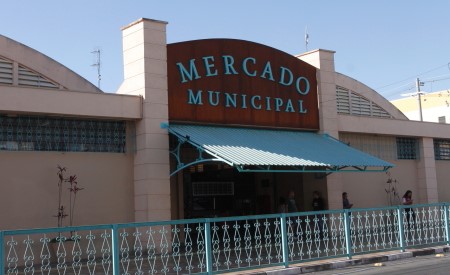 abre e fecha feriado jacareí