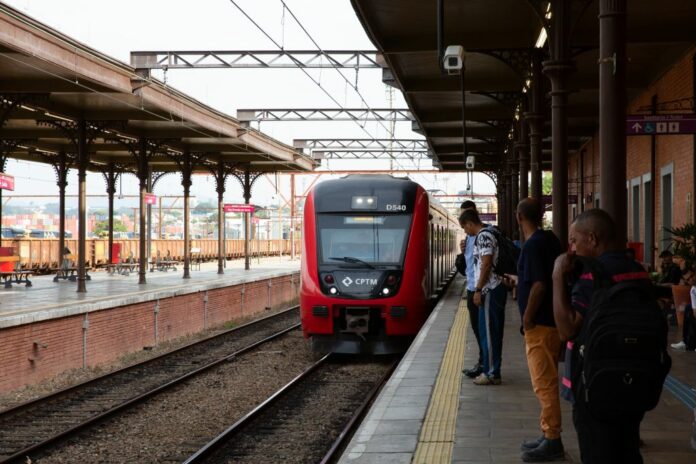 Justiça aceita recurso e libera trem intercidades
