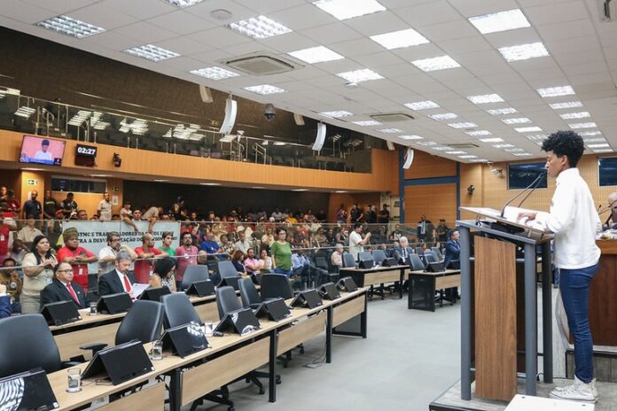 Câmara aprova Comissão Processante contra vereadora após evento com cenas de sexo em Campinas Câmara aprova Comissão Processante contra vereadora após evento com cenas de sexo em Campinas
