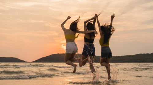 ‘Clube Viajando Juntas’ conecta mulheres viajantes com programação especial em Resort do Guarujá