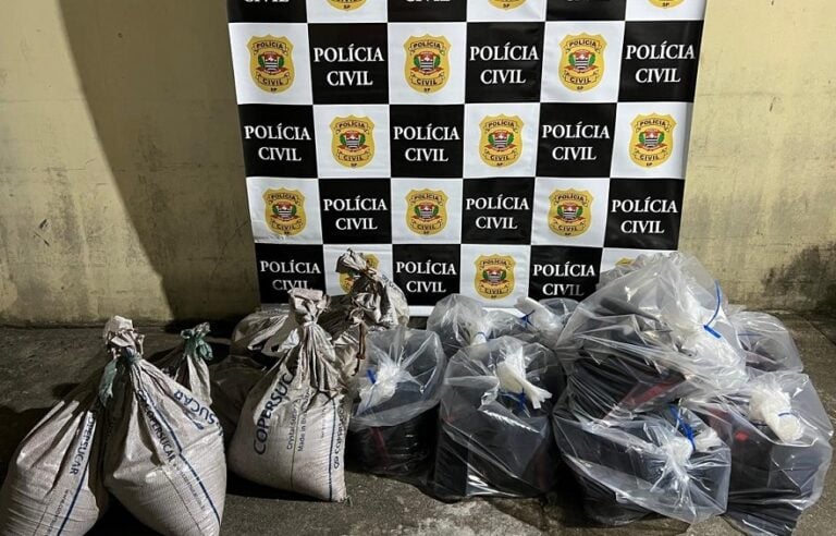 Polícia prende dois homens por tráfico de drogas em Santos; Mais de 200 tijolos de cocaína apreendidos