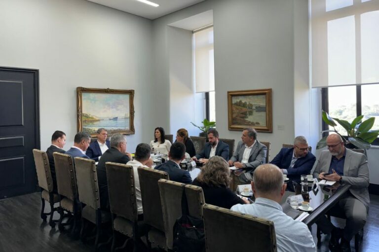 Em reunião com governador, São Vicente avança para desassoreamento de rios e canais