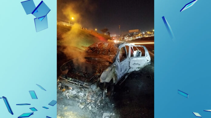 Carro teria desobedecido ordem de parada, teve uma pane elétrica e pegou fogo.