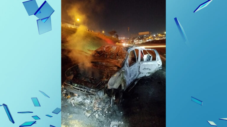 Carro teria desobedecido ordem de parada, teve uma pane elétrica e pegou fogo.