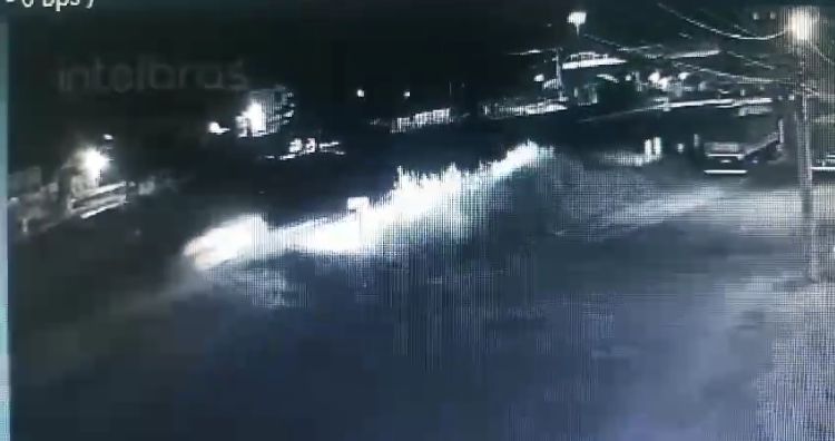 Câmeras de segurança flagraram acidente na Rodovia Santos Dumont; veja