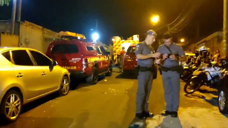 Homem de 33 anos é detido ao fazer criança especial de refém após suposto surto por abstinência