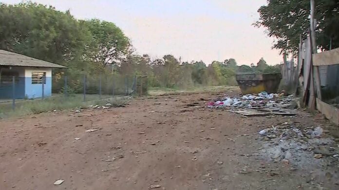 Homem morre espancado por adolescente após roubar drogas de traficantes