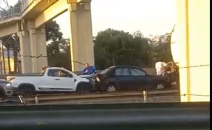 Engavetamento envolvendo 5 carros provoca lentidão na Washington Luís