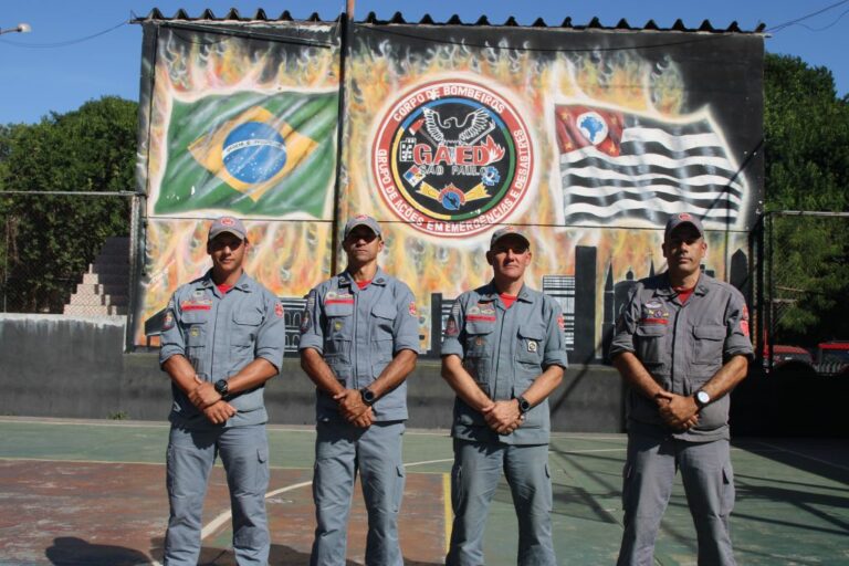 Primeira equipe de bombeiros de SP retorna do RS após cerca de mil salvamentos