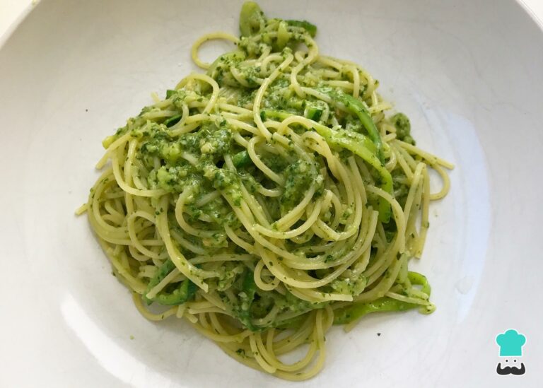Aprenda a fazer o molho pesto ideal para a sua massa