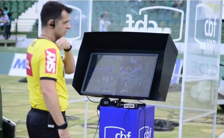 Após seis anos, VAR no Brasil segue sendo usado de forma errada