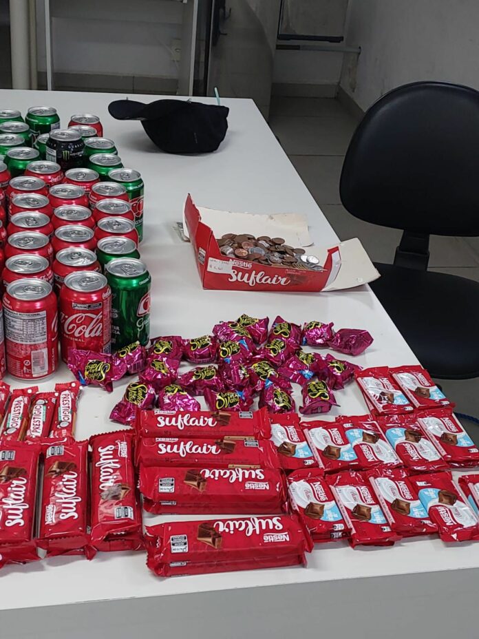 Homem é preso após furtar chocolates e refrigerante em Jundiaí