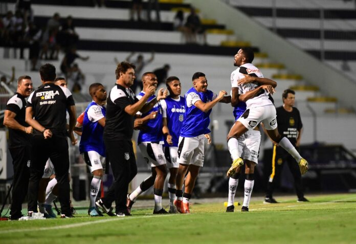 Ponte Preta joga bem contra o Amazonas e vence a primeira na Série B. Foto: Marcos Ribolli/PontePress.