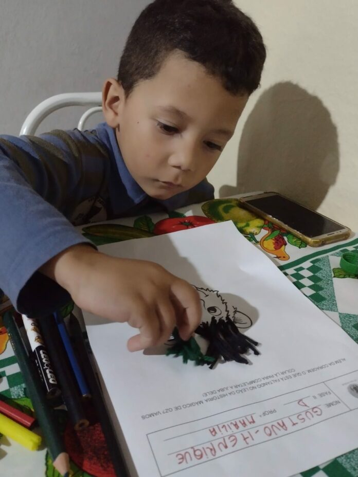 Pai e madrasta de Gustavo permanecem presos após morte por agressões Pai e madrasta de Gustavo permanecem presos após morte por agressões