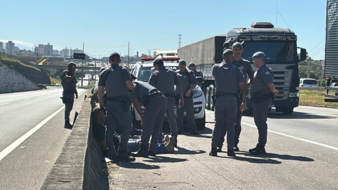 PM prende quadrilha durante sequestro na via Dutra