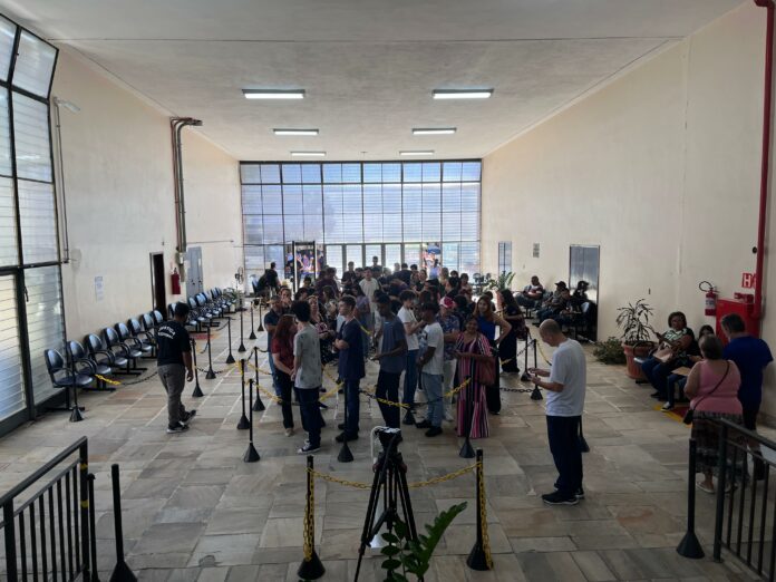 Cartório de São José registra fila de espera de 2h no último dia para tirar título de eleitor