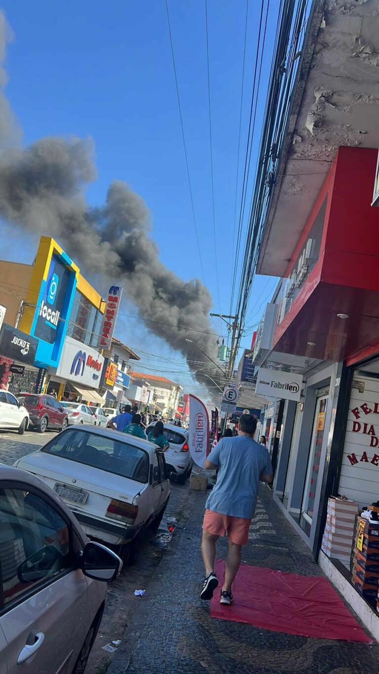 Depósito de calçados é vítima de incêndio de grandes proporções no interior de SP