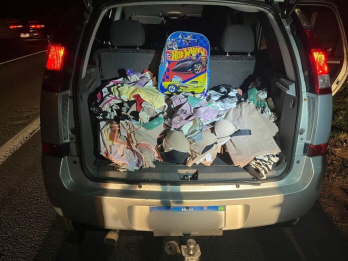 Trio é preso após furto de roupas em shoppings de Campinas Trio é preso após furto de roupas em shoppings de Campinas