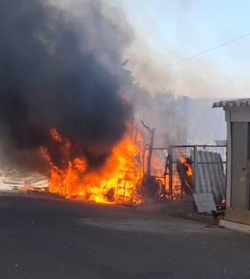 Imóvel pega fogo em comunidade de Americana