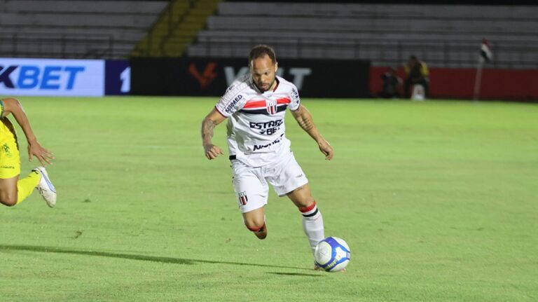 Douglas Baggio vê elenco incomodado com sequência e diz que time vai encarar próximo jogo como “decisão”