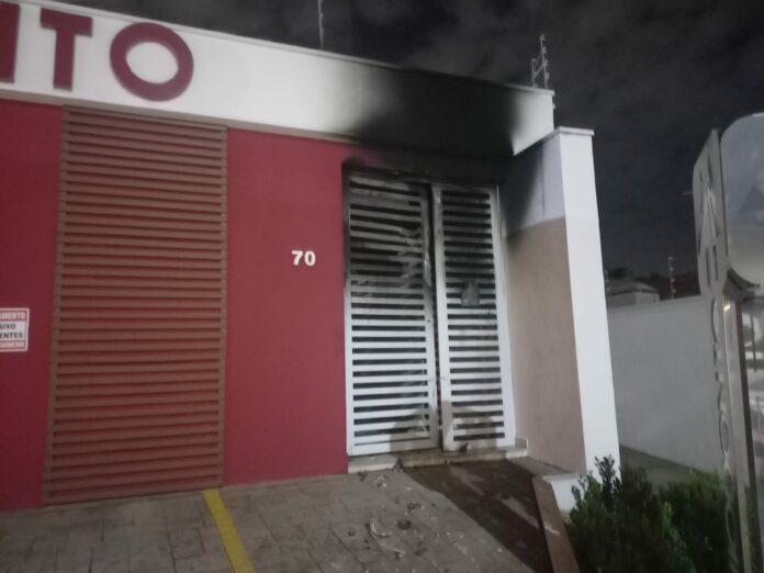 Tentativa de furto em clínica causa incêndio no interio de São Paulo